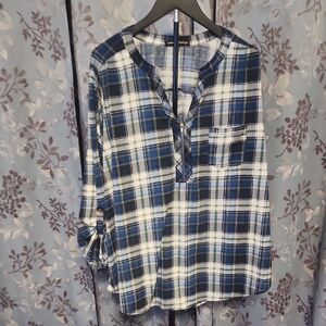 Casual Plaid Button Down Shirt - Navy and White